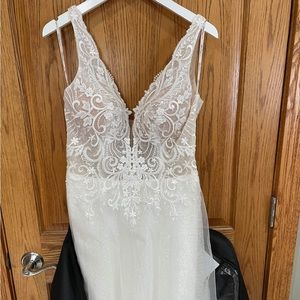 Maggie Sottero BRAND NEW wedding gown, size 12. Never worn. In garment bag.